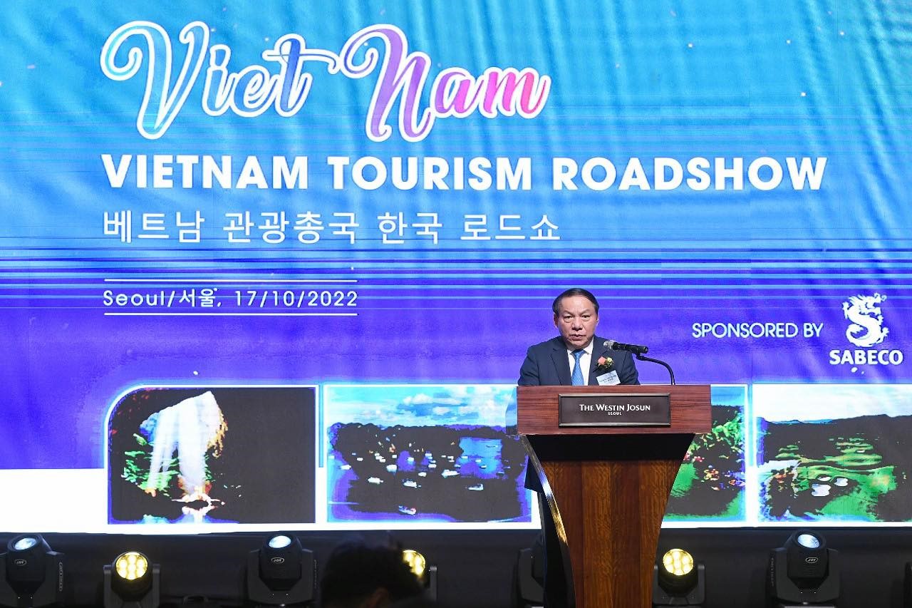 Bộ trưởng Bộ VHTTDL Nguyễn Văn Hùng chia sẻ tại Hội thảo Xúc tiến Du lịch Việt Nam ngày 17/10/2022 ở Seoul (Hàn Quốc)